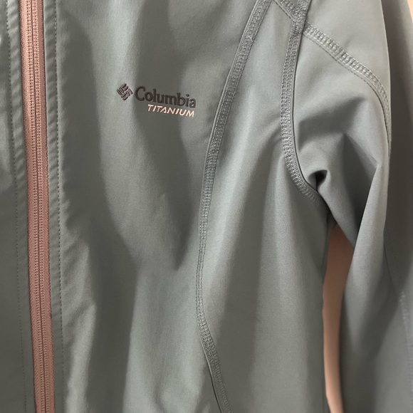 Columbia Titanium Women’s Jacket | Water Resistant | Size Small - Picture 5 of 7